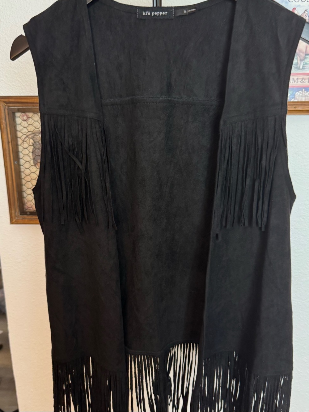 Blu Pepper Black Faux Suede Fringe Vest - Western Chic - Woman’s Size Medium